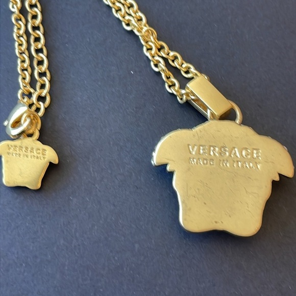 VERSACE Gold tone crystal necklace - Picture 3 of 3